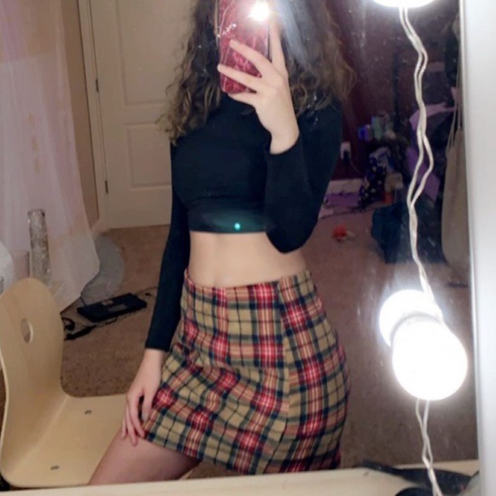 super cute red and tan skirt